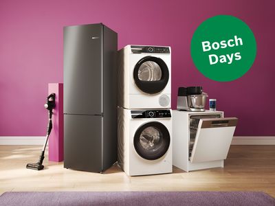 Schöner Raum in Magenta mit Hausgeräten von Bosch und dem Hinweis auf die aktuelle Aktion „Bosch Days“ im Bosch Online Shop 