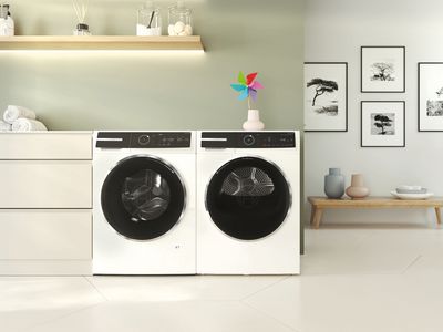 Bosch wasmachine en droger in het wit in een wasruimte met minimalistische inrichting