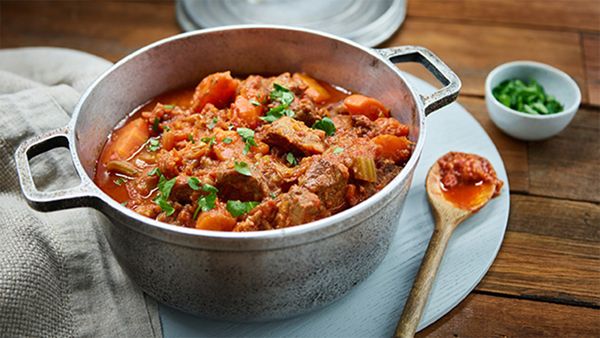 Dank Automated Cooking im Cookit von Bosch kochen Sie Gulasch ohne viel Aufwand.