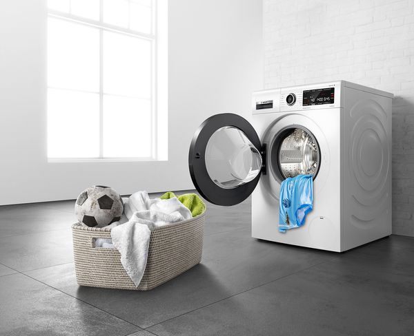 Waschmaschinen mit Fleckenautomatik entfernen Flecken von Kleidern und Textilien.