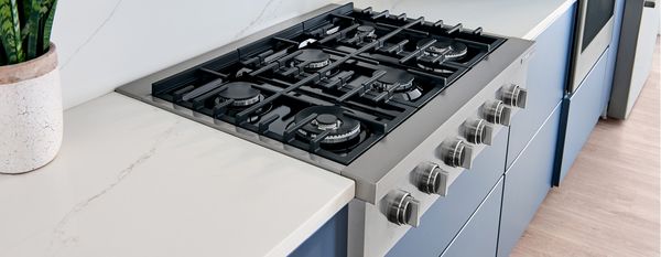 The new Industrial-Style Rangetop combines a beautiful commercial-inspired look with powerful features.