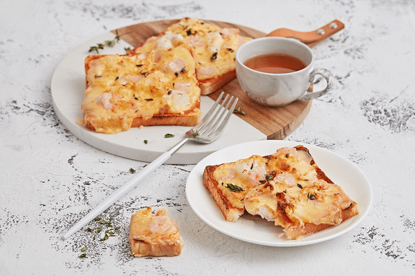 Seafood pizza toast