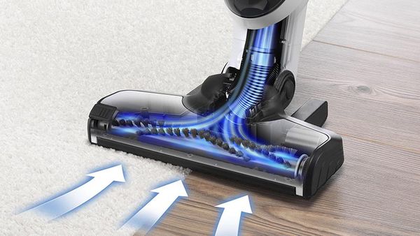 The graphic shows how the vacuum cleaner works on the nozzle.