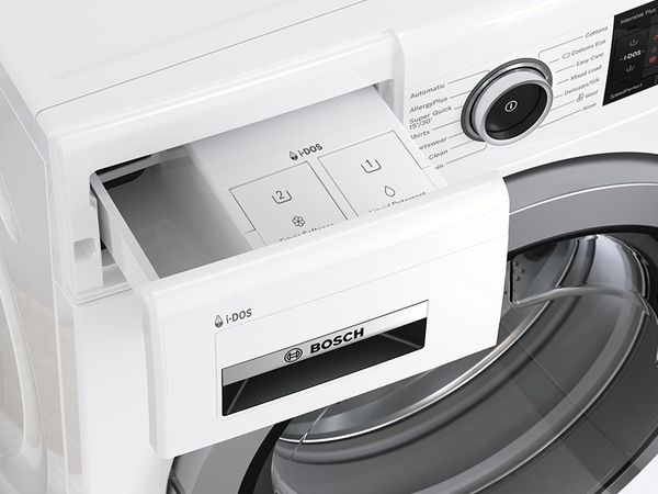 Tvättmaskin med öppet tvättmedelsfack som visar i-DOS, Bosch automatiska doseringssystem
