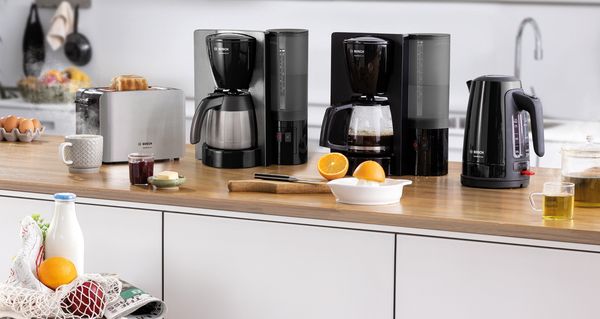 Komplet za zajtrk ComfortLine v črni barvi z grelnikom za vodo, opekačem toasta za 2 rezini in aparatom za kavo. 