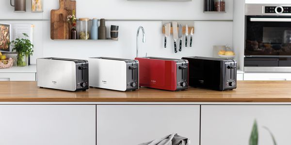 ComfortLine-Produktpalette mit Toastern in verschiedenen Farben: Schwarz, Edelstahl, Weiß und Rot