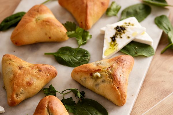 פטאייר - מאפה ערבי במילוי גבינה ותרד