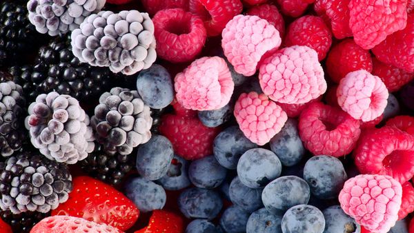 Bosch VitaPower Series 2 Recipe Sweet Vanilla Dream frozen berries