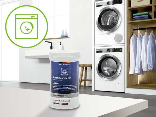 eredeti Bosch mosógéptisztító és vízkőoldó egy mosókonyhában, fehér és zöld ikonnal