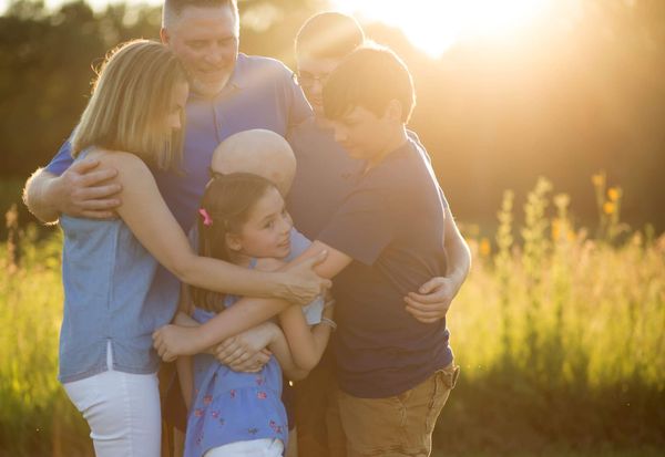 Reed and his family hugging