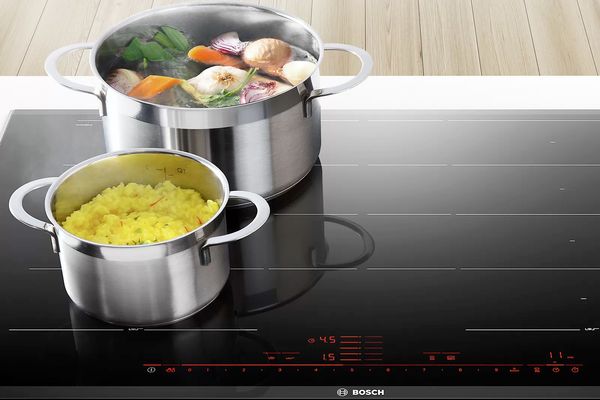 Una placa de inducción puede tener 3 áreas de cocción diferente sobre las que cocinar.