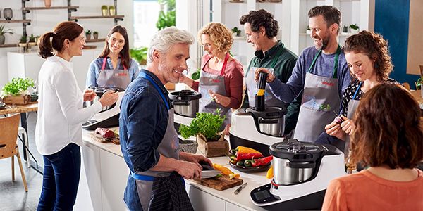 Der Cookit ist mit der Home Connect App verbunden und bereit, ein Rezept im Guided-Cooking-Modus zu kochen.