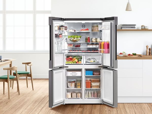De nieuwe French Door koelkasten bieden extra veel ruimte en zijn uitgerust met een vershoudsysteem dat voeding langer vers houdt..