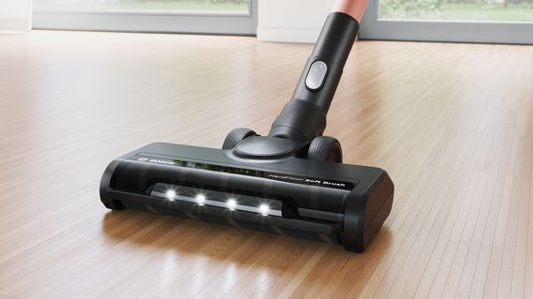 Unlimited ProParquet a limpar, suavemente, o chão de madeira.