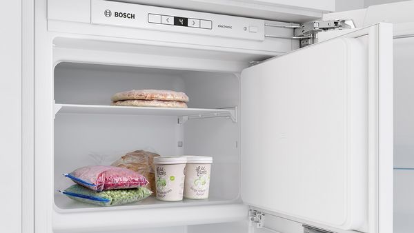 Iebūvēti ledusskapji ar saldētavu