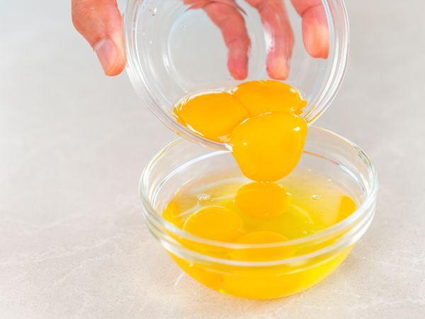 1. Add to a bowl, whole eggs and egg yolks. Beat well with spoon. Extra yolks make the pasta chewier. Sieve double zero flour into a bowl, add turmeric powder and roughly mix with a spoon.