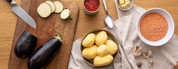 Moussaka van rode linzen en aubergine