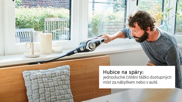 Dlouhá flexibilní hubice na spáry: usnadňuje čištění těžko přístupných míst a úzkých prostor. Zejména pro vysávání za nábytkem, v zásuvkách, nebo v autě.