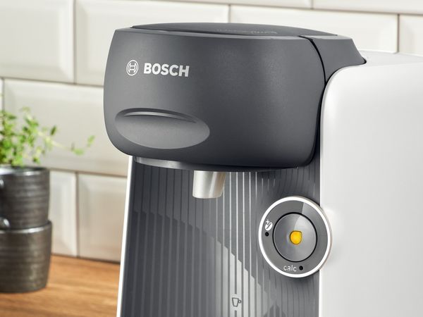 Promo Bosch machine à dosettes tassimo happy et détartrant tassimo chez  Carrefour