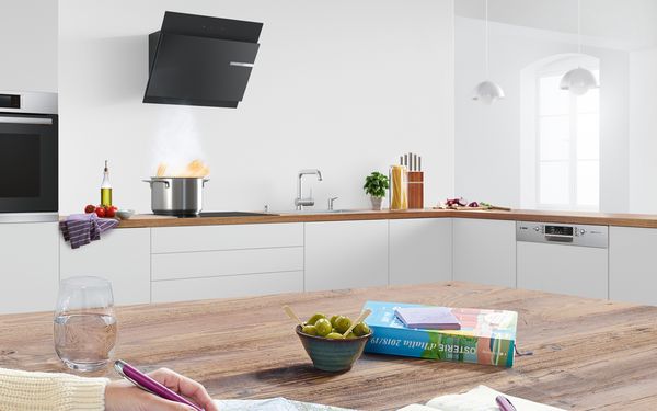 Bosch - Lave vaisselle integrable 60 cm SMI4HCB19E, Série 4, 14 couverts,  Bandeau noir - Lave-vaisselle - Rue du Commerce