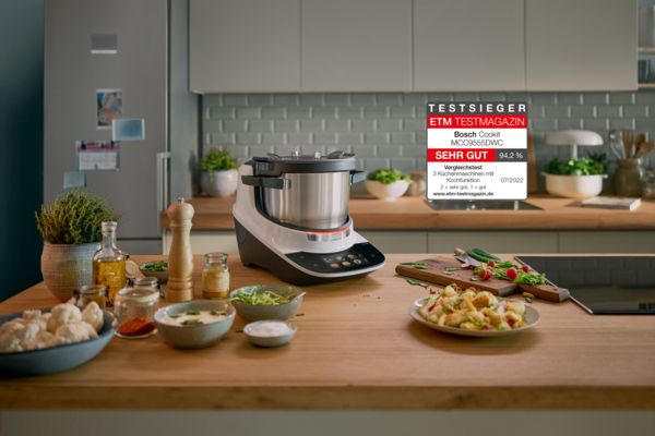 Cookit is placed in the kitchen with food in front.