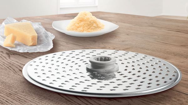 El disco para rallar fino se puede comprar como un accesorio adicional de Cookit y es ideal para cortar tiras finas como por ejemplo queso.