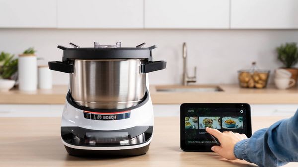 Alexa shows different recipes next to the Cookit. 