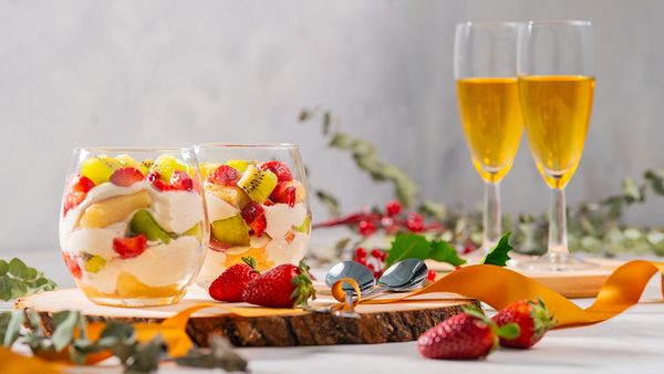Kiwi, Strawberry and ‘Eggnog’ Trifle