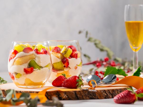 Kiwi, Strawberry and ‘Eggnog’ Trifle