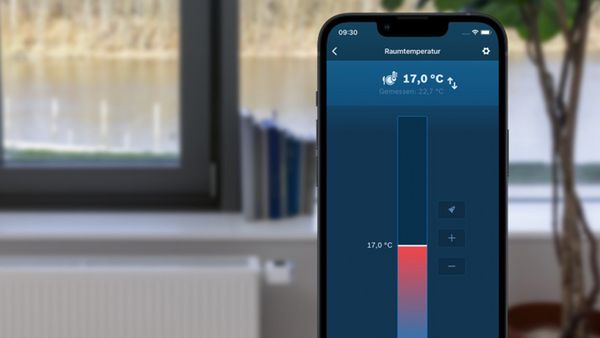Ein iPhone mit einer App, welche die Temperatur anzeigt und steuert.