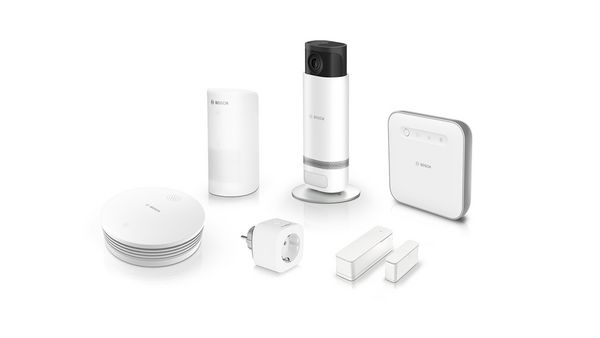 Mehrere Smart Home Geräte für ein vernetztes Zuhause.