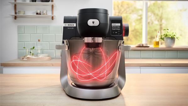 Kuhinjski robot iz serije 6 sa presečenom posudom na kuhinjskoj radnoj površini koja prikazuje 3D planetarni pokret.