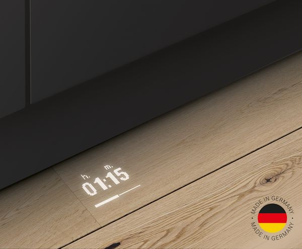 Auf den Fußboden projizierte Restlaufzeit eines Bosch Geschirrspülers; Logo Made in Germany