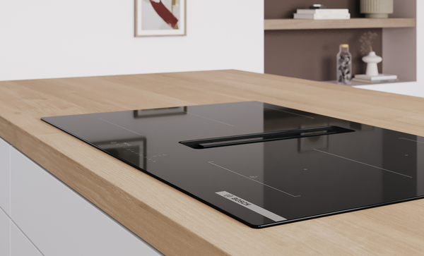 Entdecken Sie das Konzept, das Design und die Funktionen der neuen Bosch Kochfelder mit integriertem L&uuml;ftungsmodul. Es ist leicht zu reinigen und verf&uuml;gt &uuml;ber gro&szlig;artige Funktionen wie temperaturgesteuertes Garen mit PerfectFry Plus, eine einfache und intuitive DirectSelect-Benutzeroberfl&auml;che, flexible Combi Zone-Kochzonen und eine konfigurierbare Favoritentaste f&uuml;r Ihre h&auml;ufig verwendeten Einstellungen.