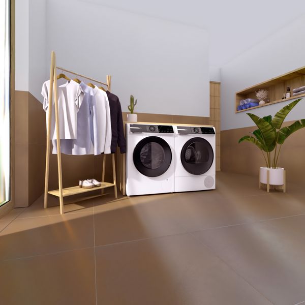 Lavatrice e asciugatrice affiancate in una stanza