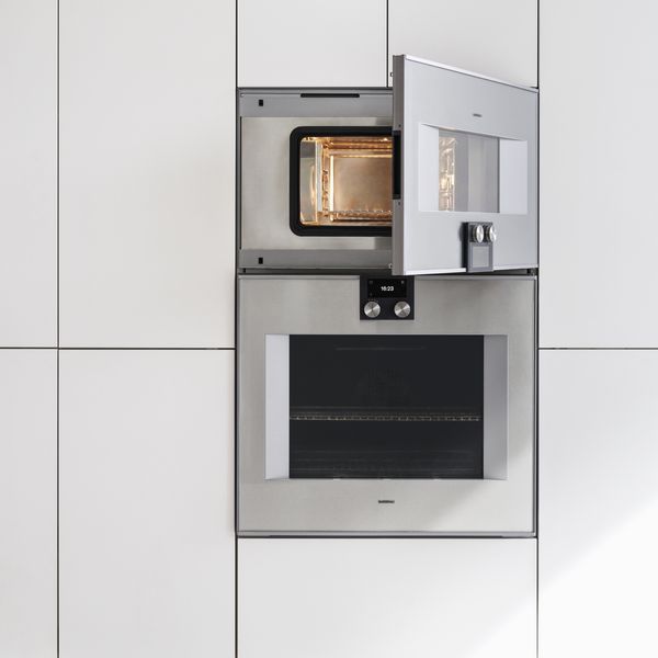 Gaggenau 400 series Combi-steam oven and convection oven in Chet Callahan’s kitchen.