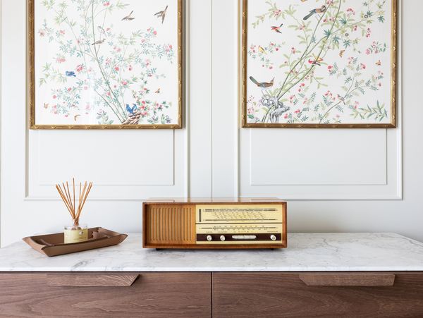  A vintage radio and framed pictures showing Tammy Chao’s interior aesthetic