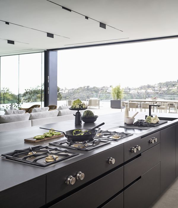 Gaggenau 400 series Vario cooktops in a luxury Bel Air kitchen