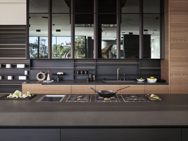 A close-up of the kitchen worktop, housing Gaggenau 400 series Vario cooktops