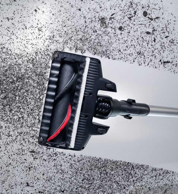 Anti-hair tangle vacuum brash