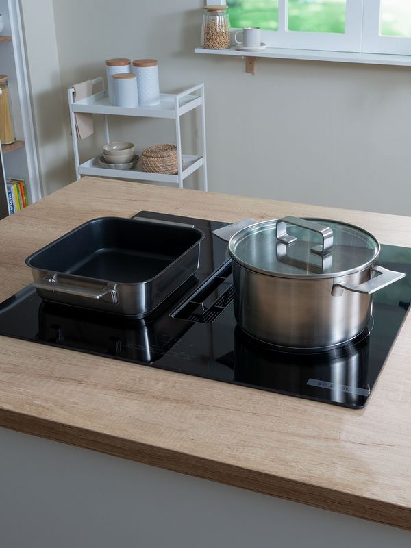 Bosch hob with induction pan and pot accessories