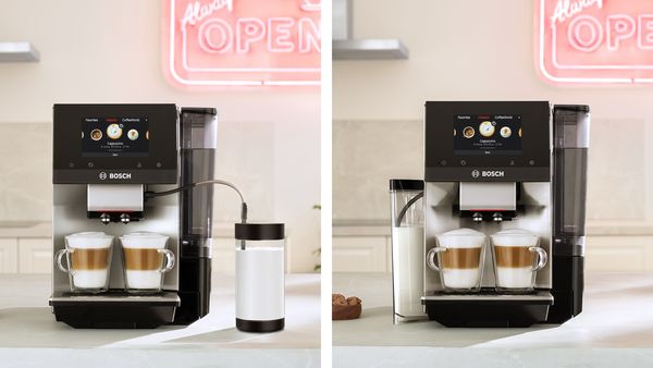 Сравнение двух кофемашин: со шлангом/упаковкой молока и со встроенным контейнером для молока. 