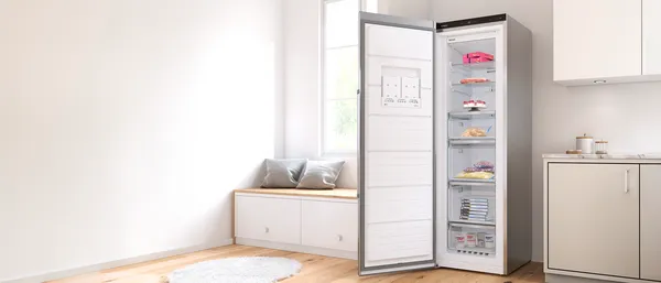 zamrazarka otwarta w kuchni