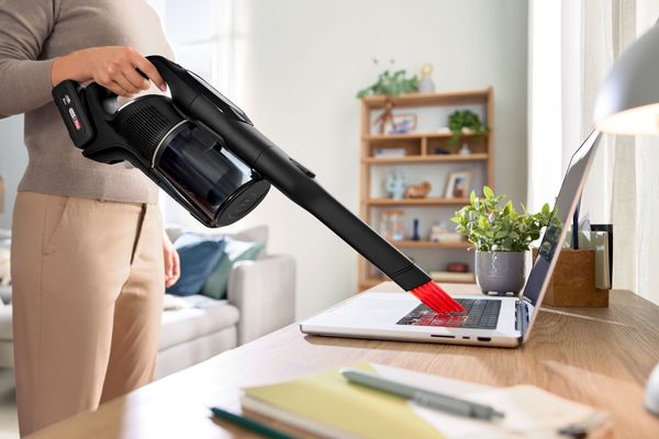 Scopa elettrica senza fili Unlimited 10 Bosch con bocchetta in silicone