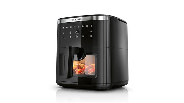 Friggitrice ad aria Bosch nera con display digitale e finestra frontale illuminata che mostra il cibo in cottura