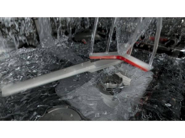 Cánh quạt phun nước cần vệ sinh ở các lỗ phun nước