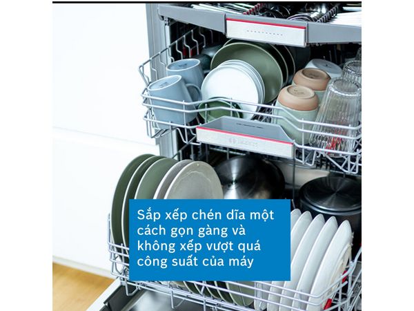 Sắp xếp bát dĩa đúng cách sẽ giúp máy rửa bát đỡ tốn nước và tốn điện