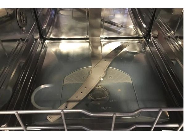 Cánh quạt phun nước cần vệ sinh ở các lỗ phun nước