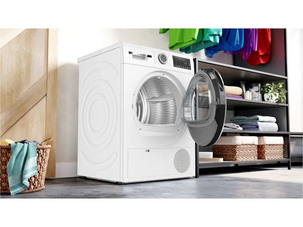 Điều này giúp máy sấy bơm nhiệt hoạt động hiệu quả hơn, tiêu thụ ít năng lượng hơn so với máy sấy thông hơi, và có thể lắp đặt ở bất kỳ không gian nào mà không cần phải có hệ thống ống xả. Đây là lựa chọn lý tưởng cho những gia đình có yêu cầu tiết kiệm điện năng và không gian nhỏ.