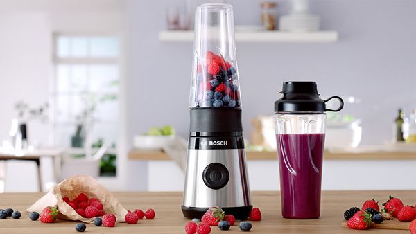 Different berries in Bosch kitchen tool blended and unblended